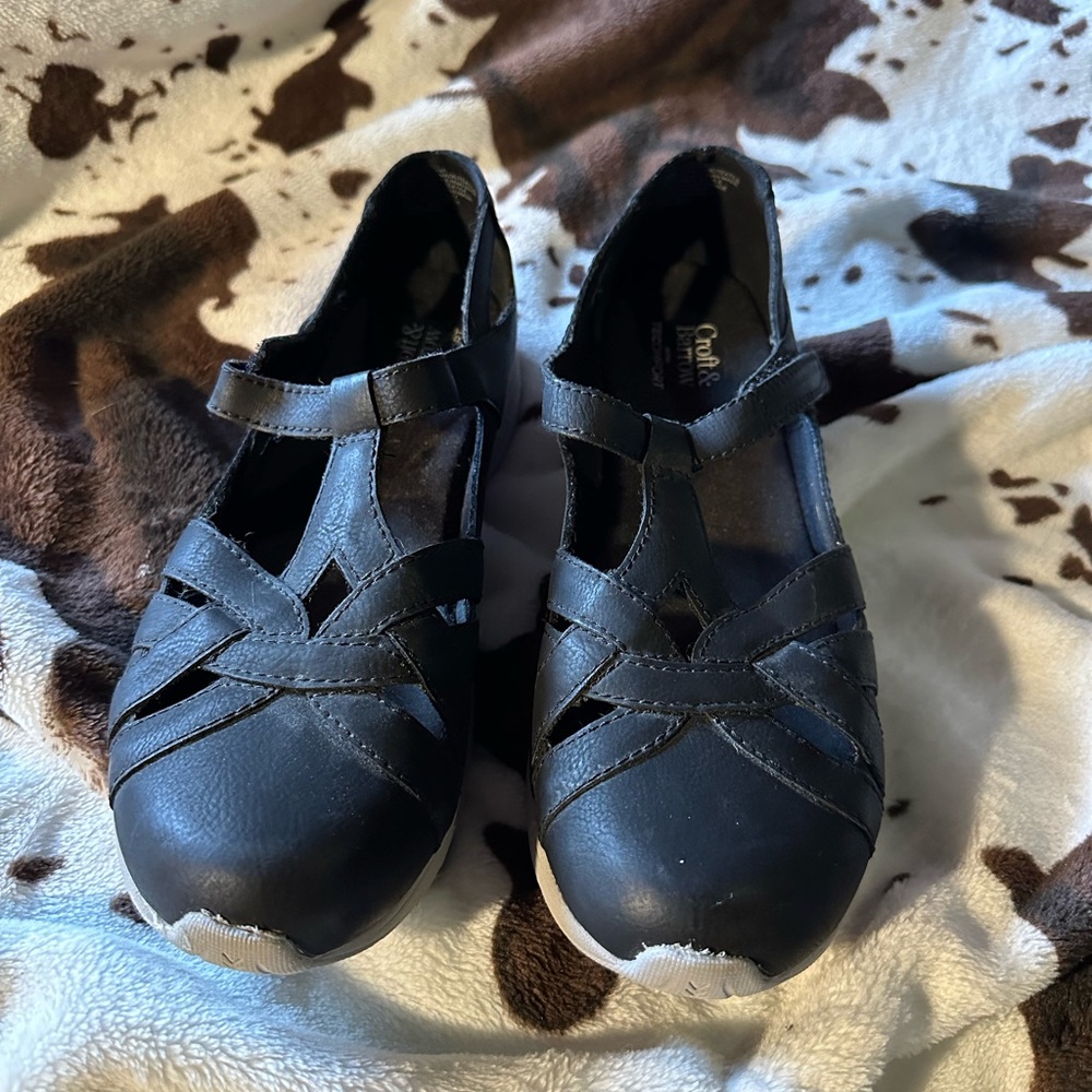 Comfy light shoes Must bundle! 3 for $10 or 4 for $15 etc